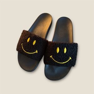 Rare Chinatown Market Black and Yellow Smiley Face Slides